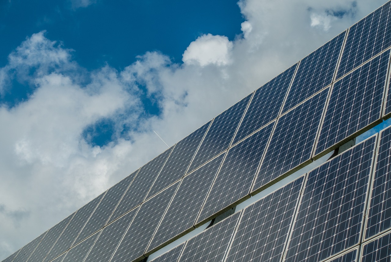 Uno strumento per produrre energia pulita: i pannelli fotovoltaici